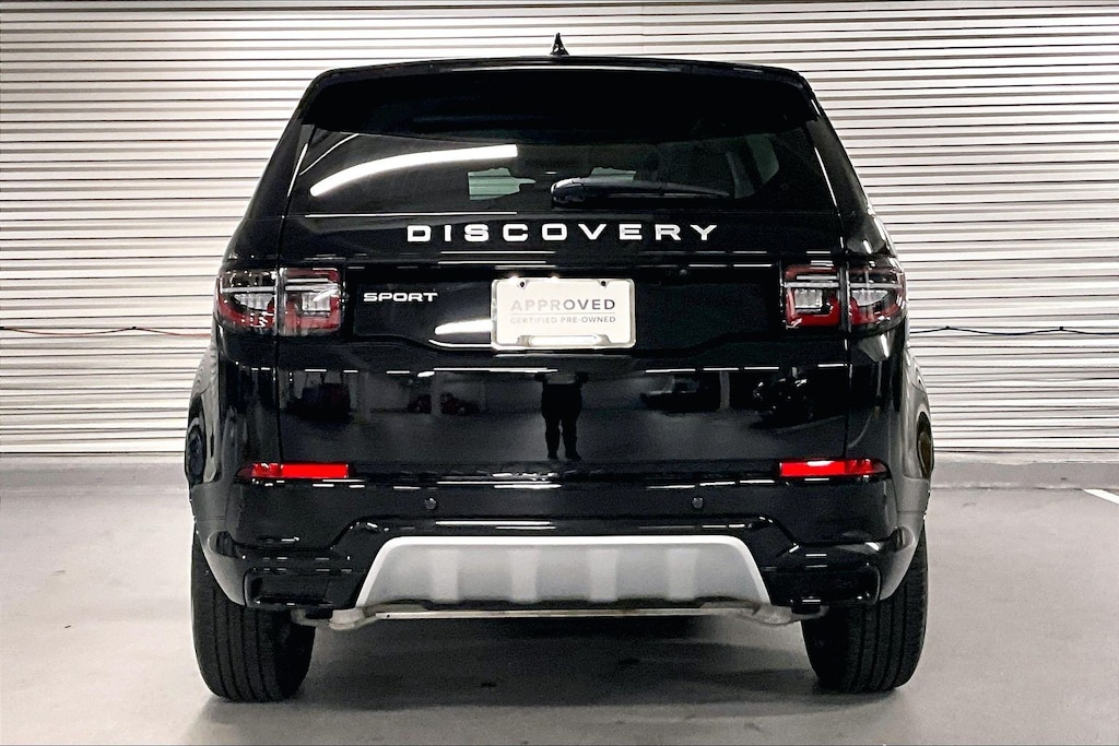 2025 Land Rover Discovery Sport S photo 3