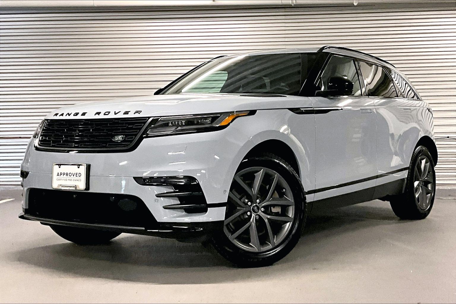 2026 Land Rover Range Rover Velar P250 Dynamic SE's photo