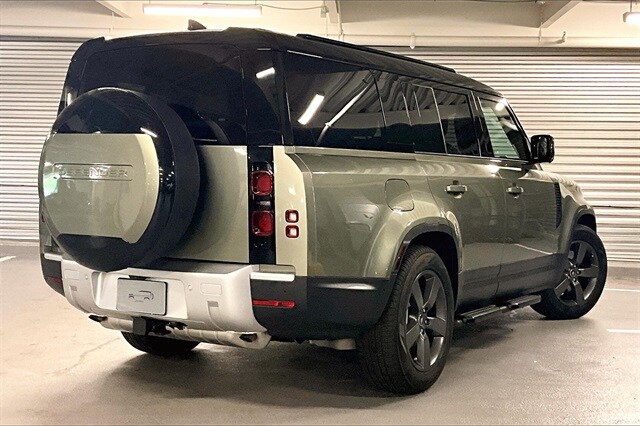 2025 Land Rover Defender 130 S photo 4