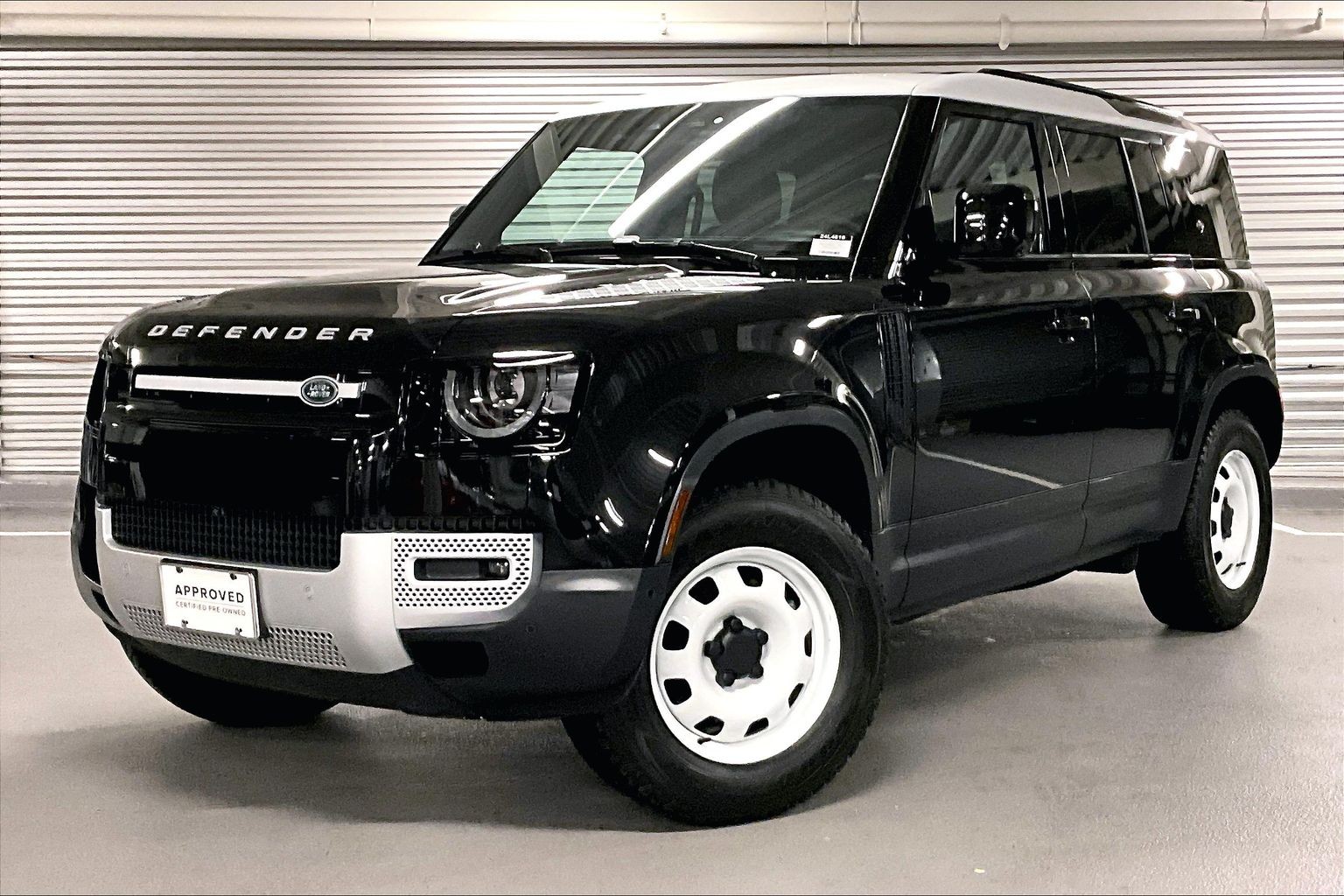 2024 Land Rover Defender S's photo