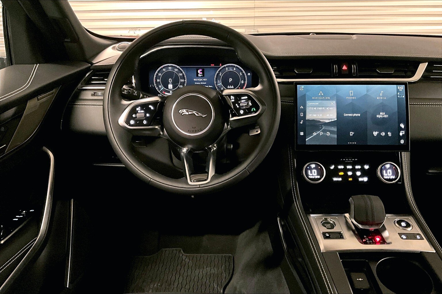 2025 Jaguar F-PACE R-Dynamic S photo 3