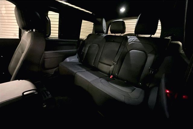 2026 Land Rover Defender V8 - Photo 9