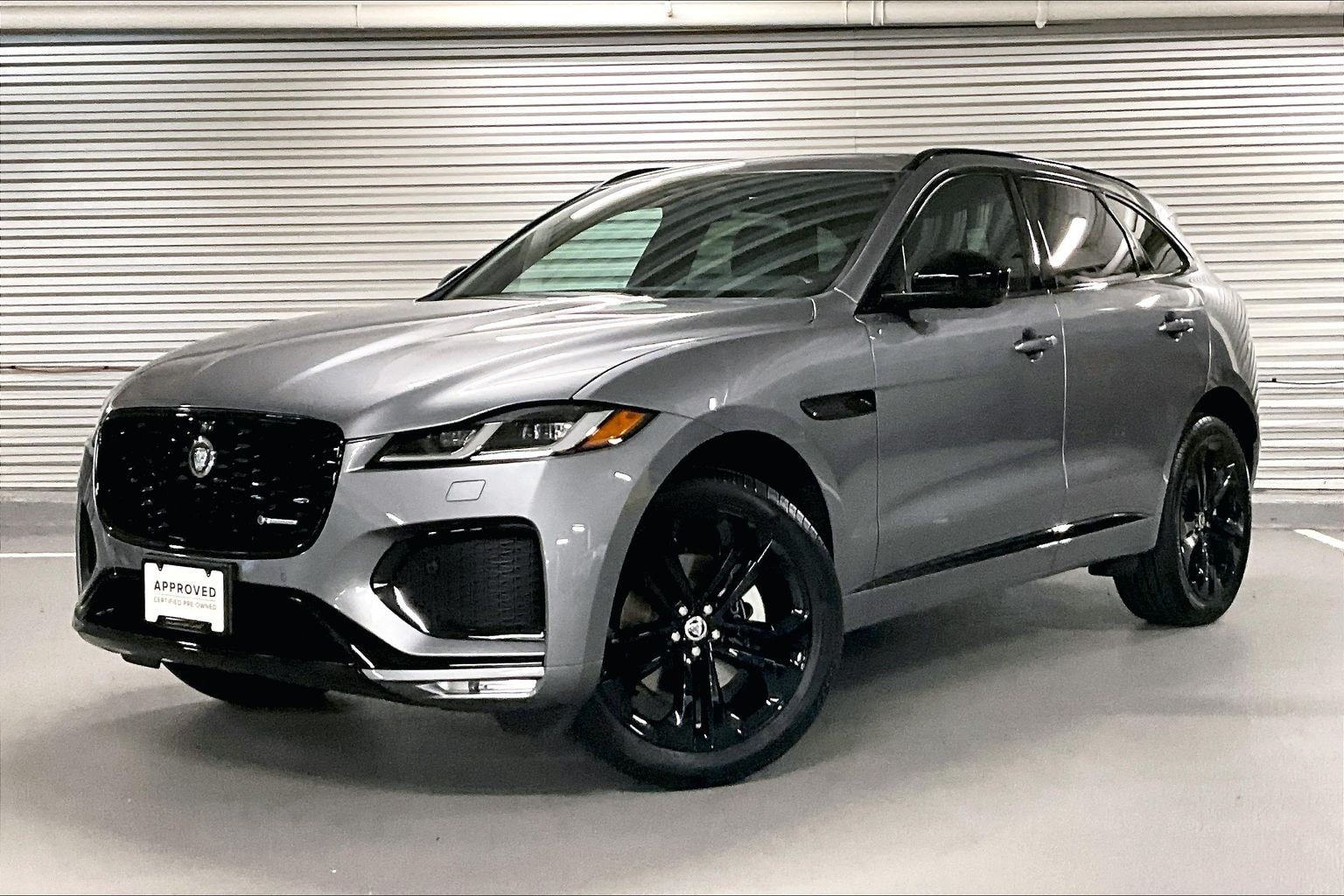 2025 Jaguar F-PACE P250 R-Dynamic S's photo