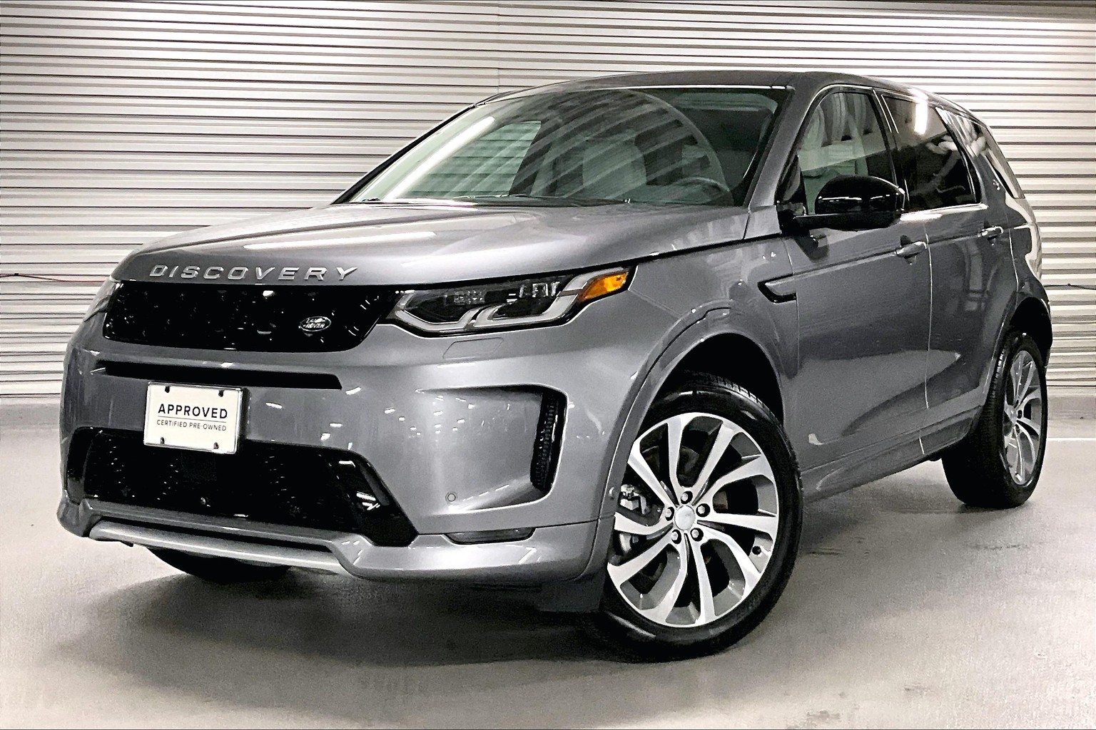 2025 Land Rover Discovery Sport S's photo