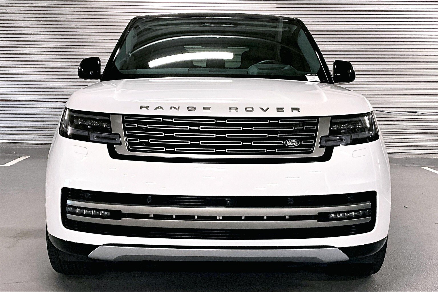 2025 Land Rover Range Rover SE photo 2
