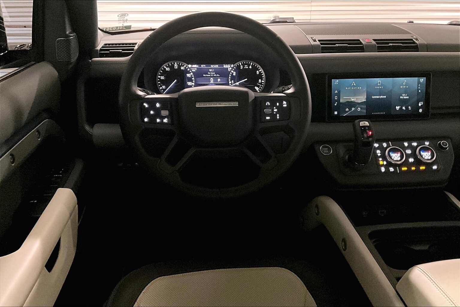 2023 Land Rover Defender X-Dynamic SE photo 4