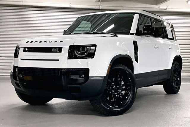 2026 Land Rover Defender S's photo