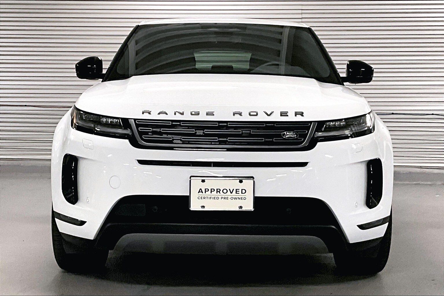 2024 Land Rover Range Rover Evoque S photo 2