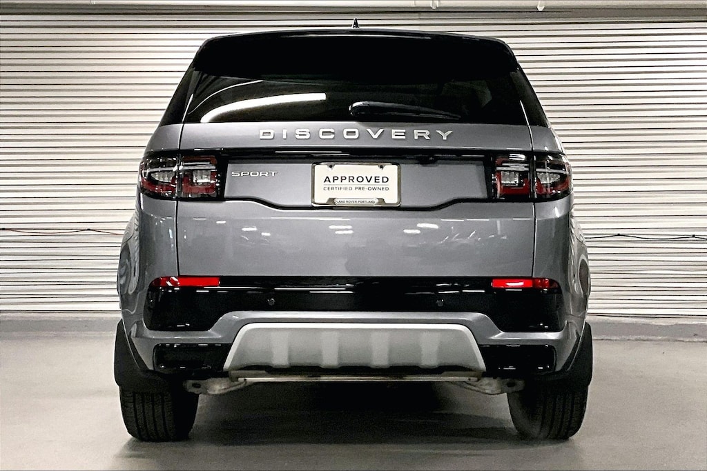 2025 Land Rover Discovery Sport S photo 3