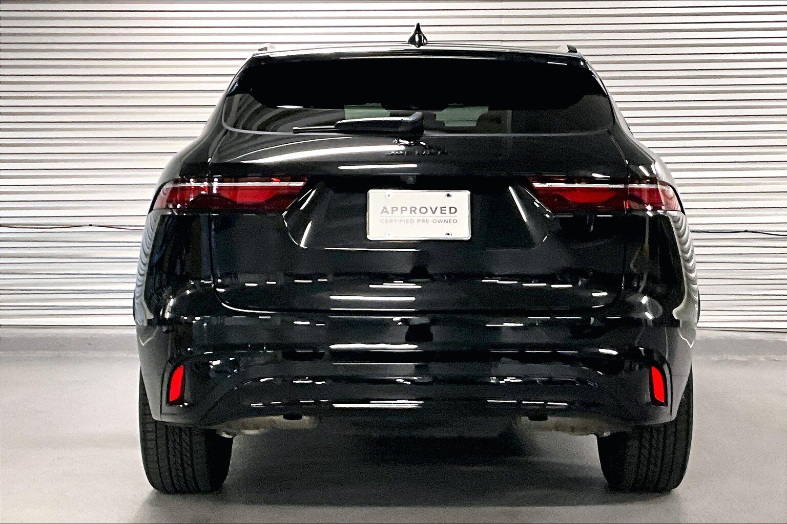 2025 Jaguar F-PACE P250 R-Dynamic S photo 3