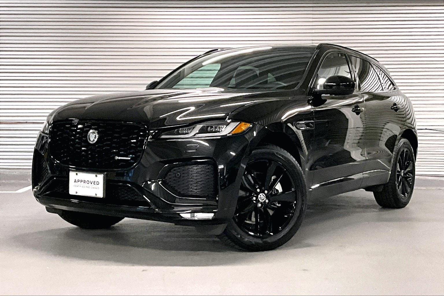 2025 Jaguar F-PACE R-Dynamic S's photo