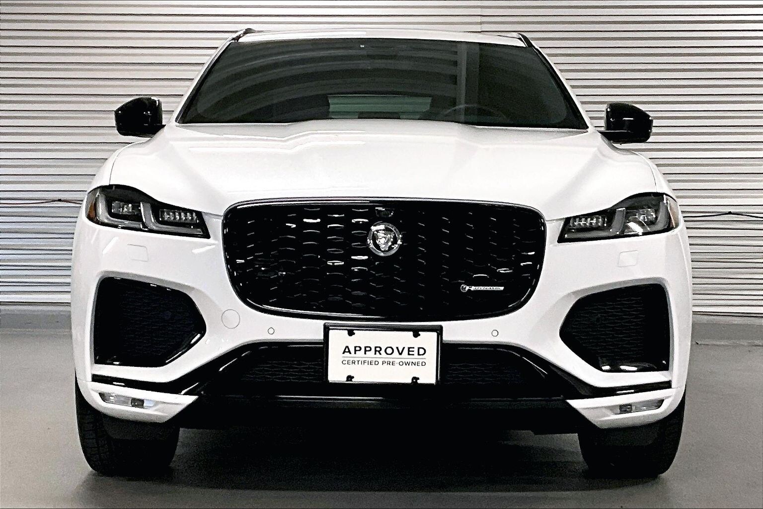 2025 Jaguar F-PACE R-Dynamic S photo 2