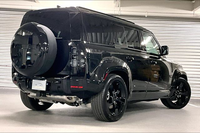 2026 Land Rover Defender 110 X-Dynamic SE photo 2