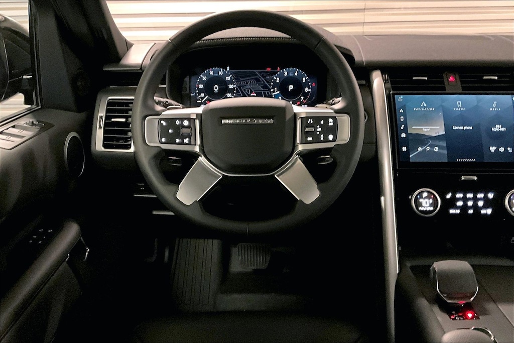 2025 Land Rover Discovery S photo 4