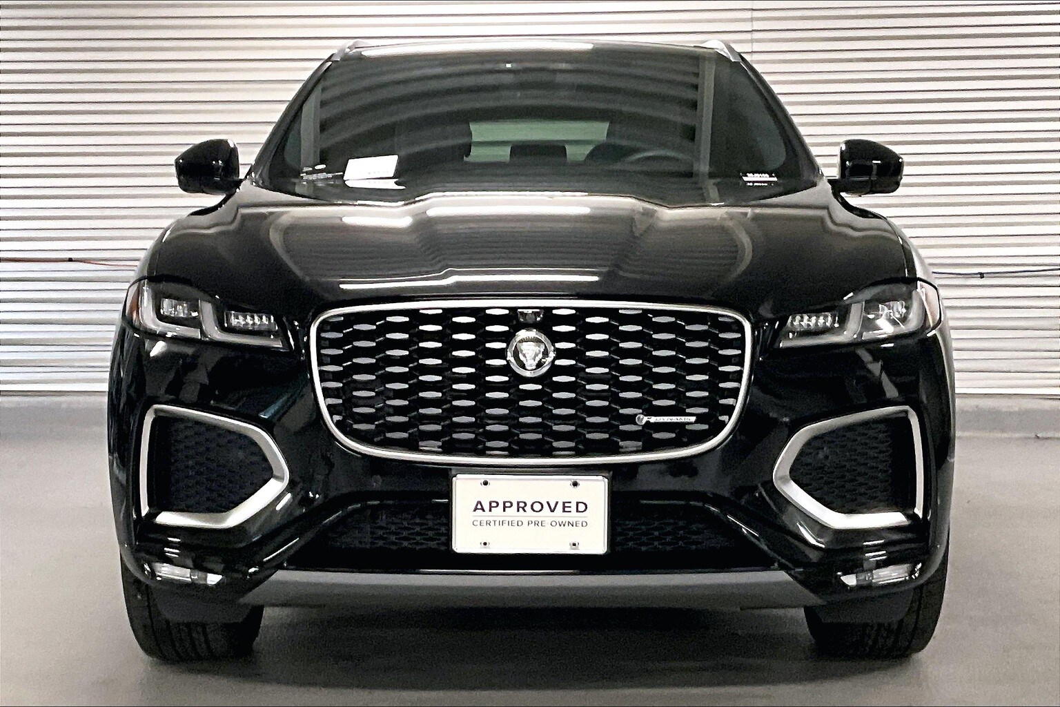 2025 Jaguar F-PACE P250 R-Dynamic S photo 2