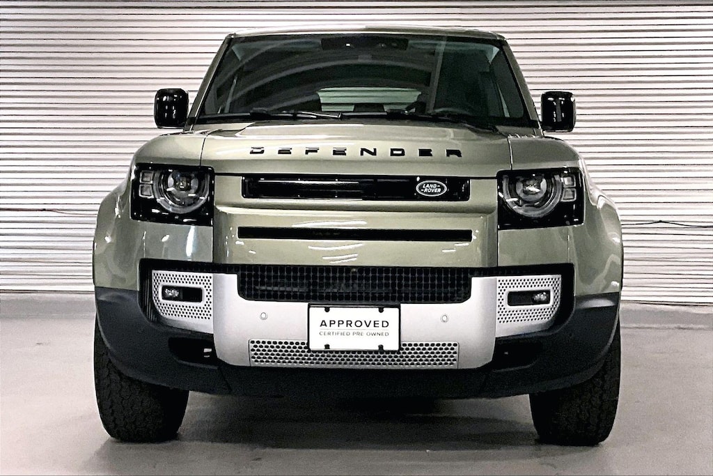 2025 Land Rover Defender 110 S photo 2