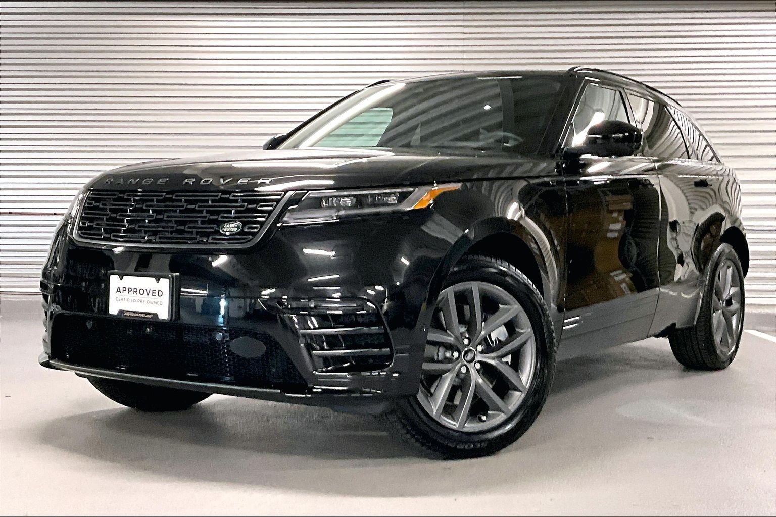 2026 Land Rover Range Rover Velar P250 Dynamic SE's photo