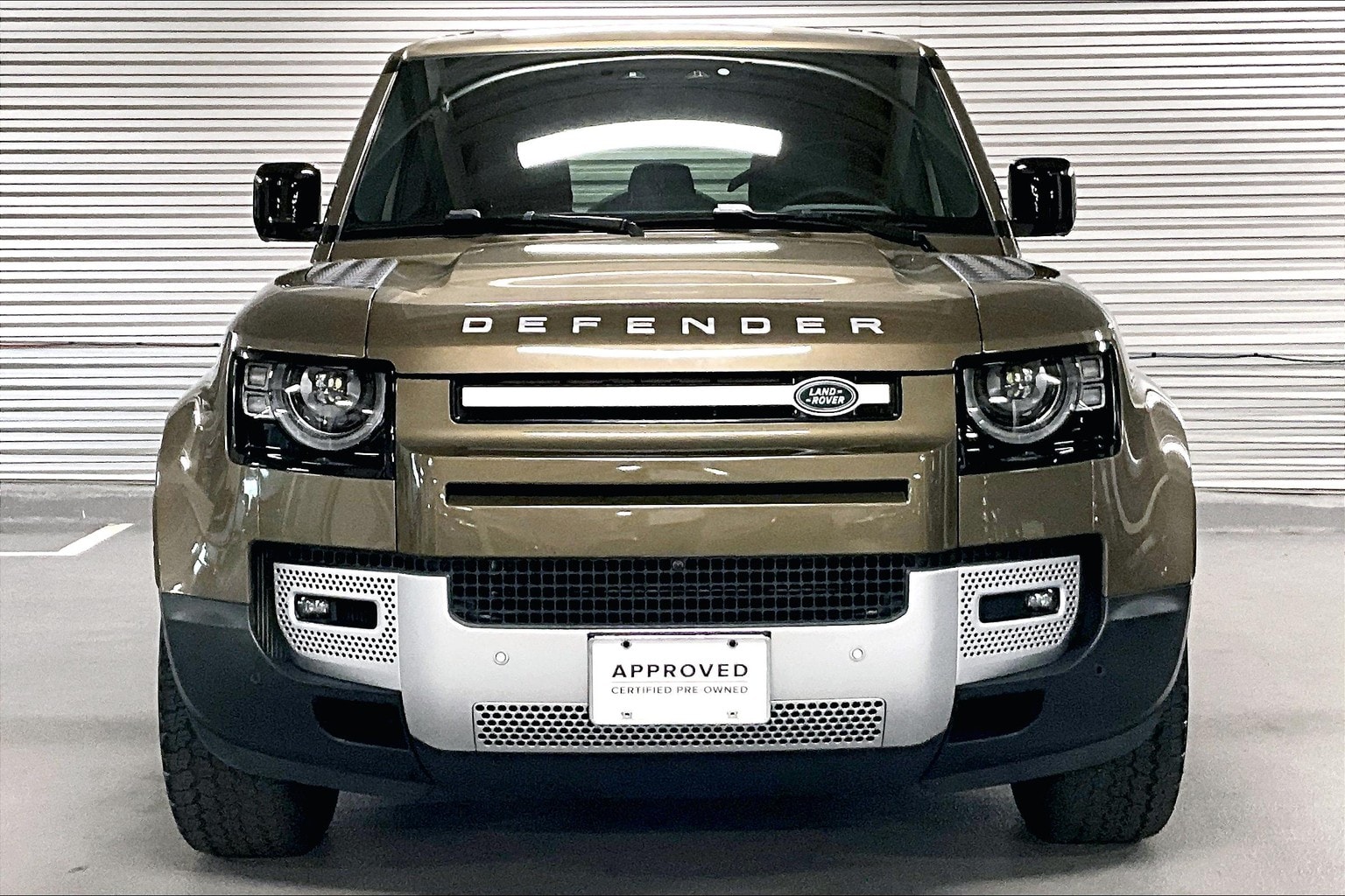 2025 Land Rover Defender 110 S photo 2