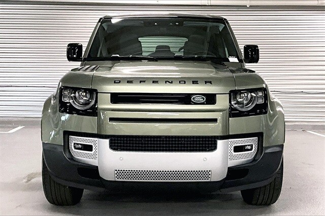 2025 Land Rover Defender 110 S photo 2