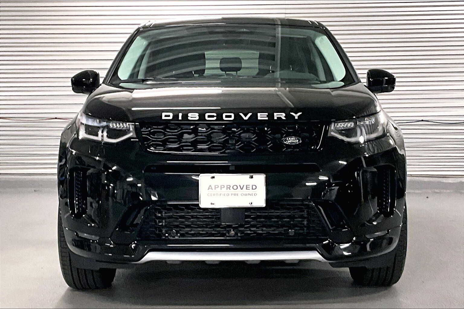 2025 Land Rover Discovery Sport S photo 2