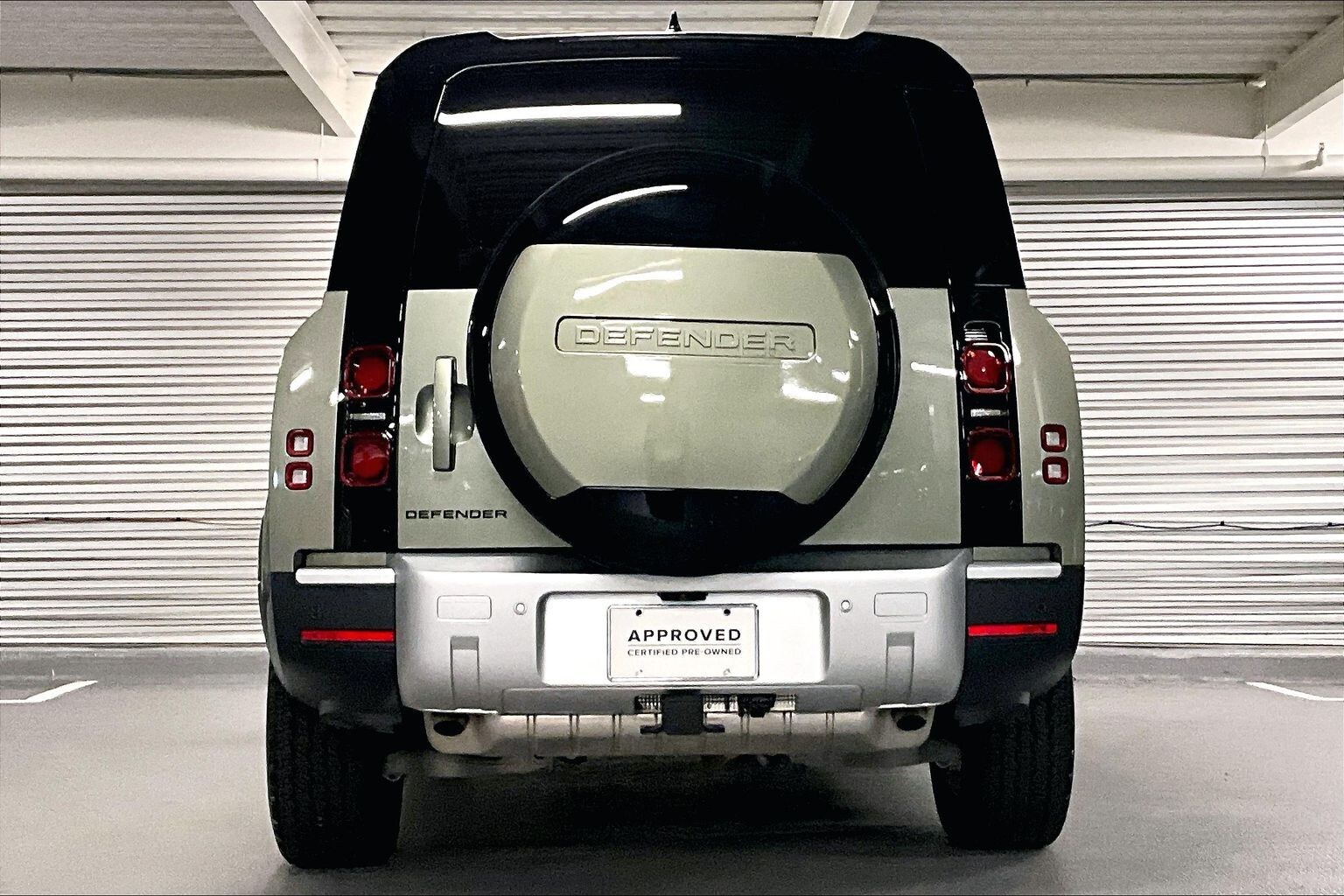 2025 Land Rover Defender 130 S photo 3