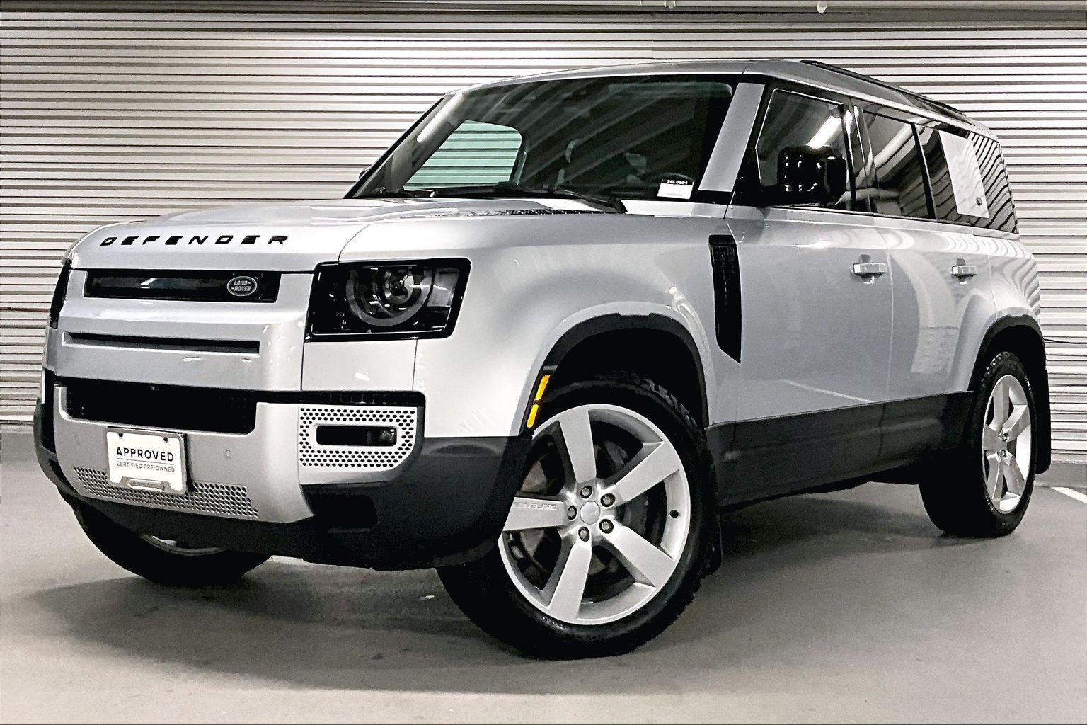 2023 Land Rover Defender SE