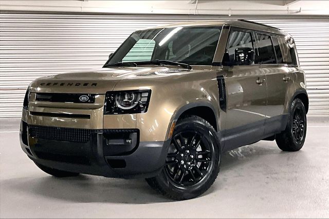 2026 Land Rover Defender S's photo