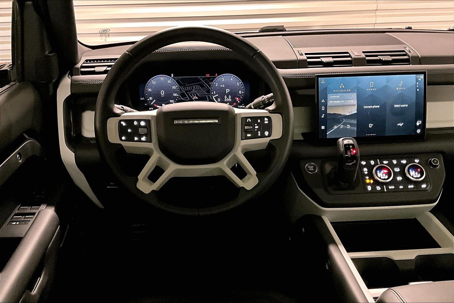 2025 Land Rover Defender 130 S photo 4