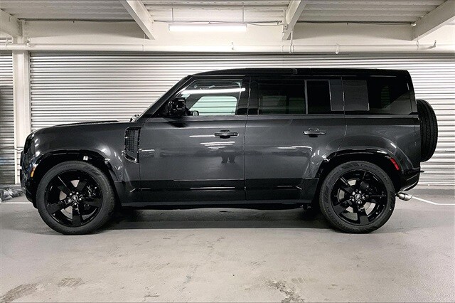 2025 Land Rover Defender 110 photo 3
