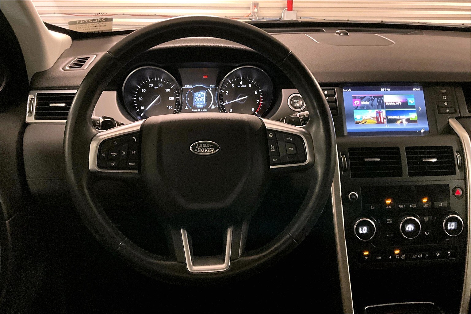2017 Land Rover Discovery Sport HSE photo 2