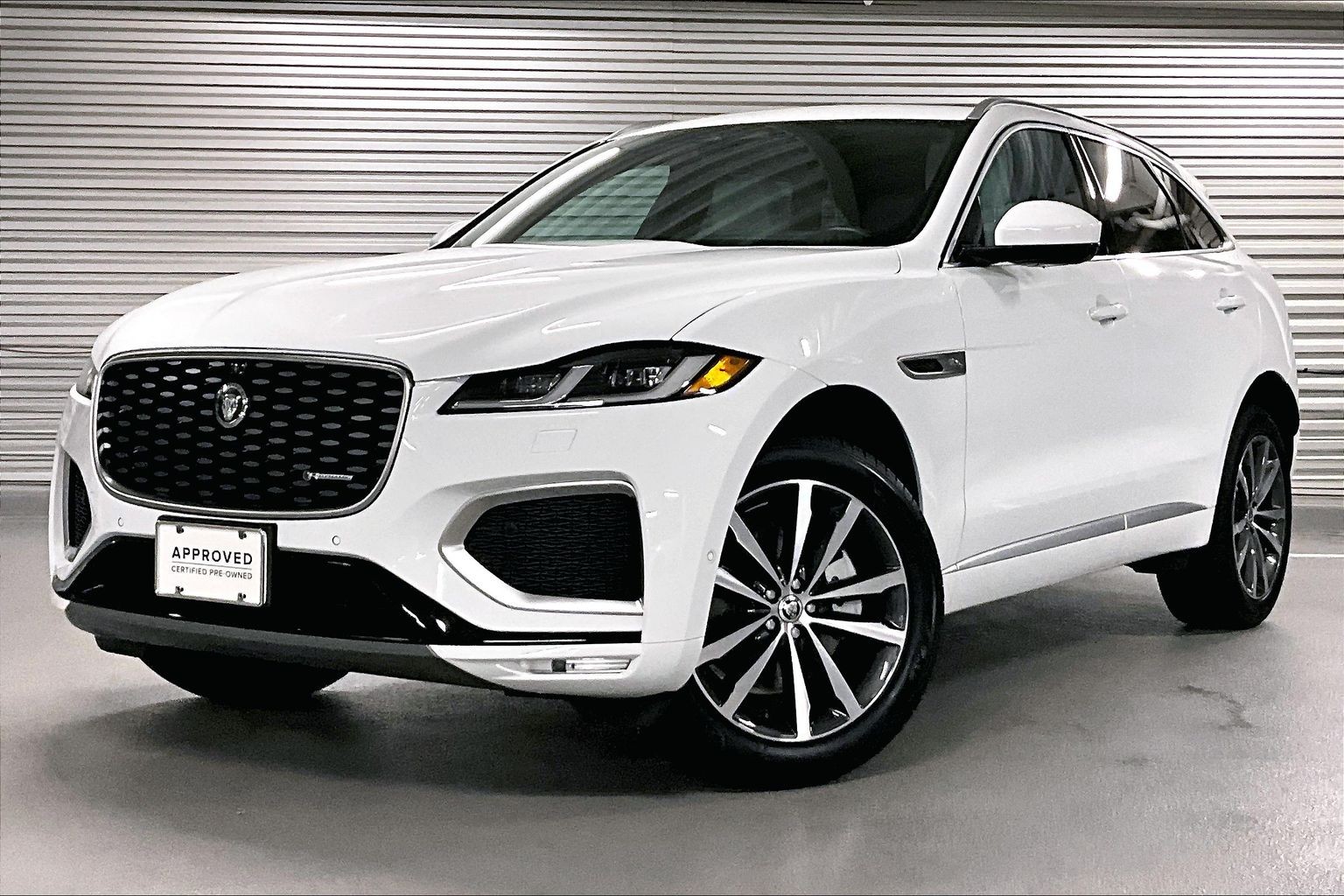 2025 Jaguar F-PACE R-Dynamic S's photo