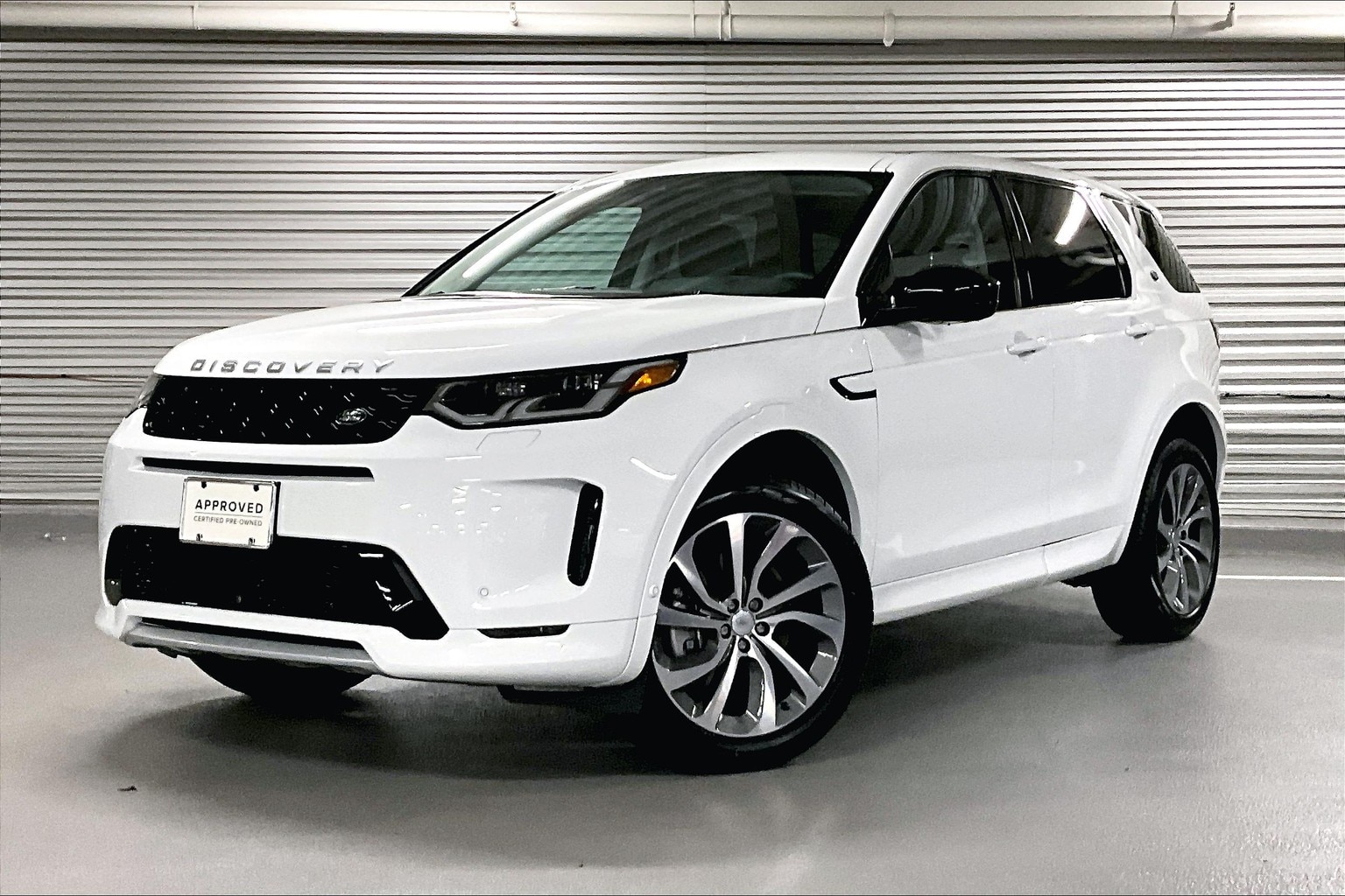 2025 Land Rover Discovery Sport S's photo