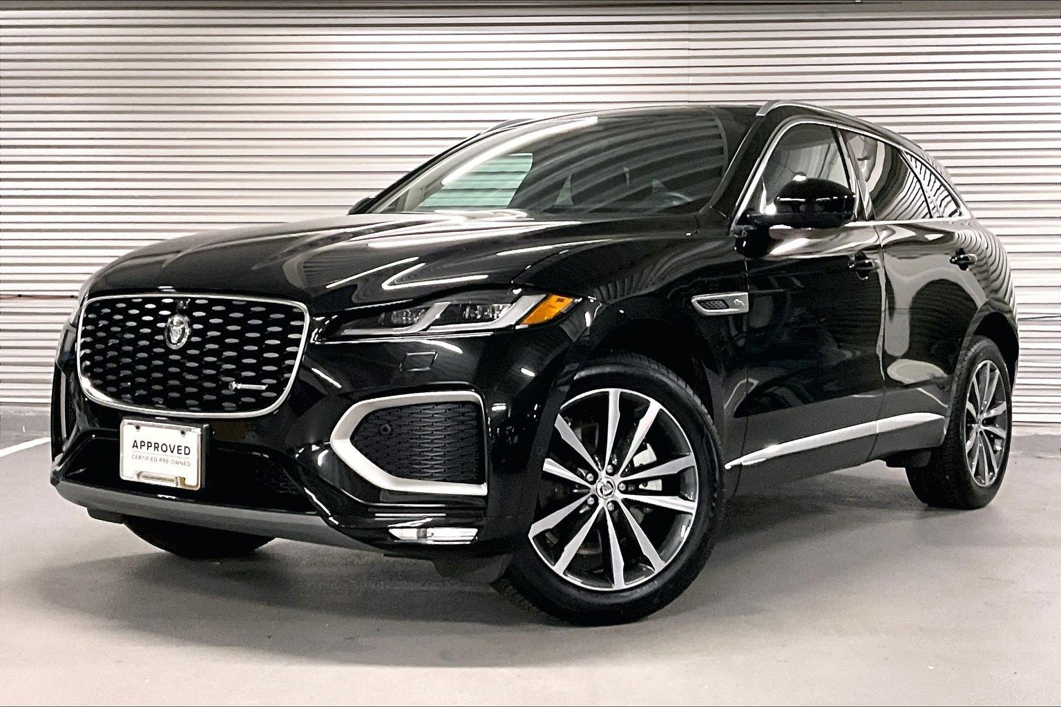 2025 Jaguar F-PACE R-Dynamic S's photo