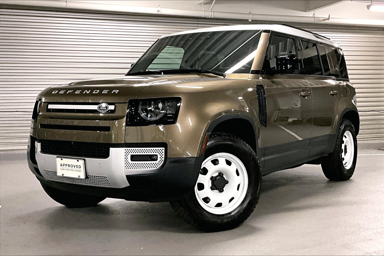 2024 Land Rover Defender S's photo