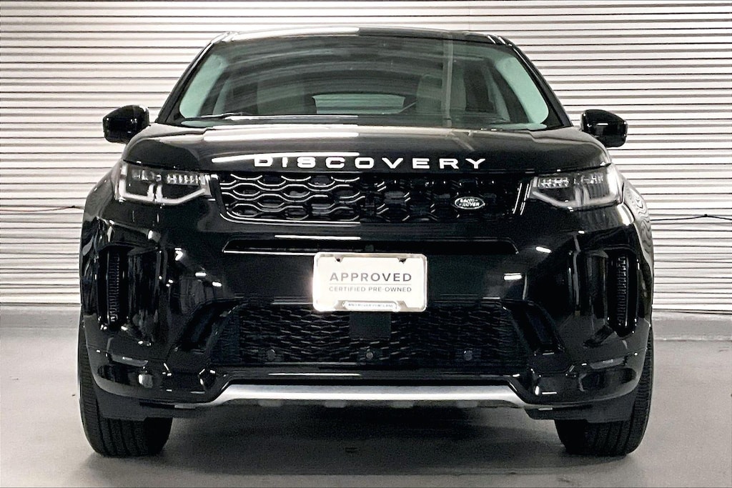 2025 Land Rover Discovery Sport S photo 2