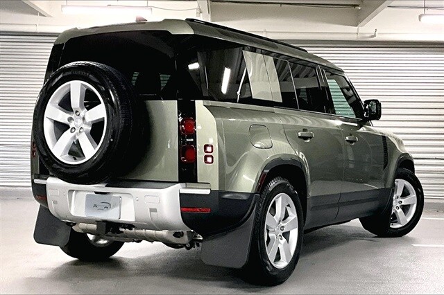 2025 Land Rover Defender 110 S photo 4