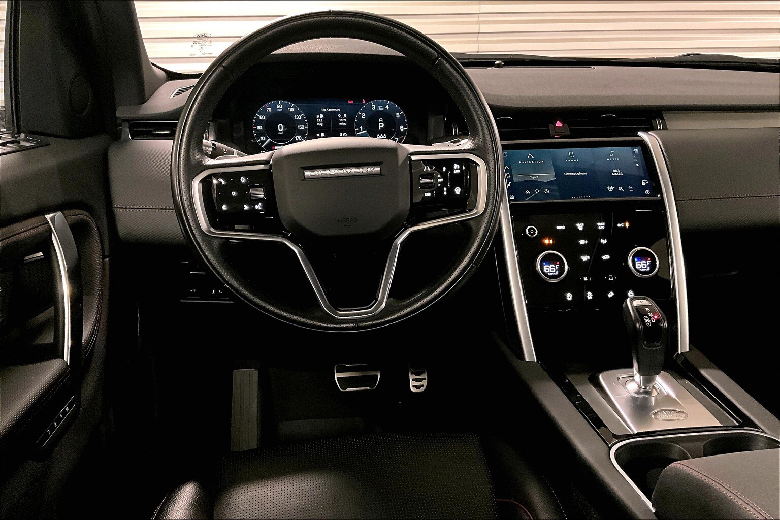 2022 Land Rover Discovery Sport SE R-Dynamic photo 4