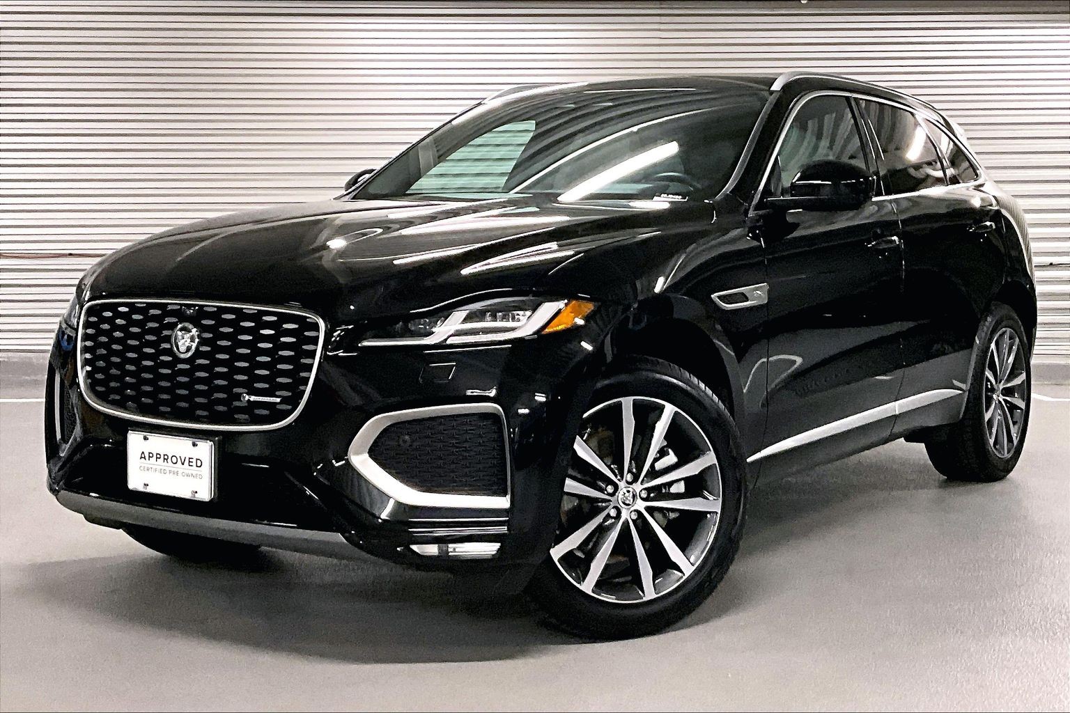 2025 Jaguar F-PACE R-Dynamic S's photo