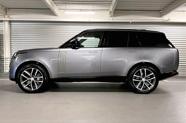 2025 Land Rover Range Rover SE photo 3