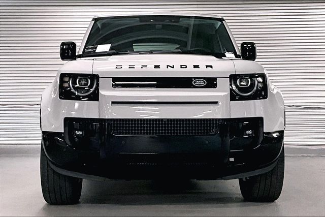 2026 Land Rover Defender 110 X-Dynamic SE photo 2