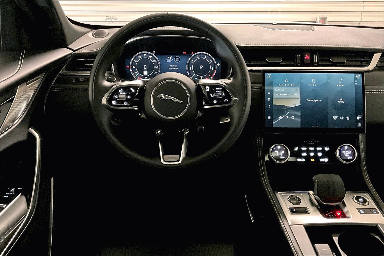 2025 Jaguar F-PACE P250 R-Dynamic S photo 4