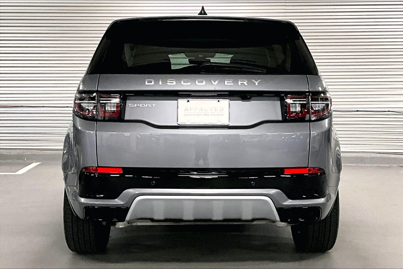 2025 Land Rover Discovery Sport S photo 3