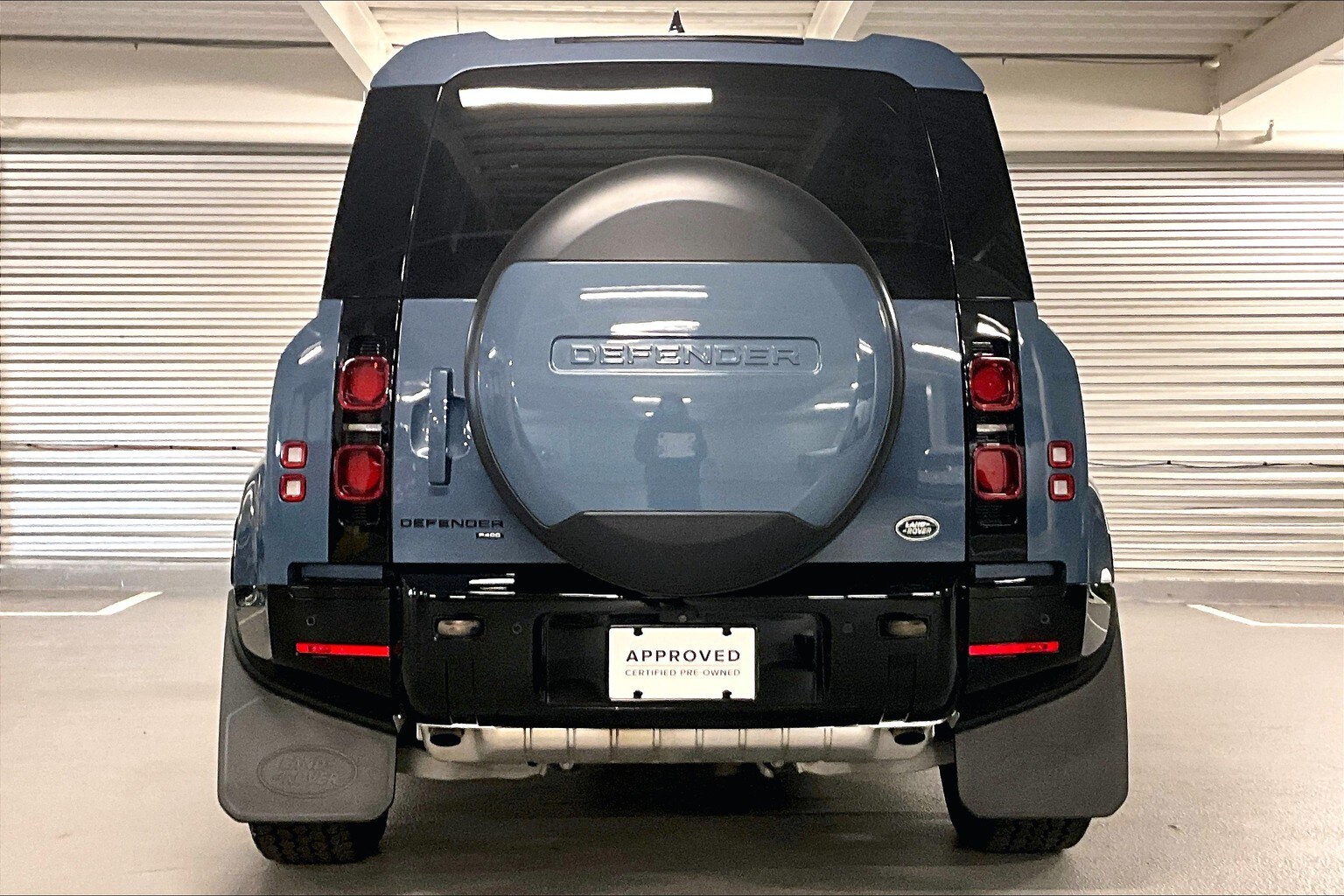 2023 Land Rover Defender X-Dynamic SE photo 3