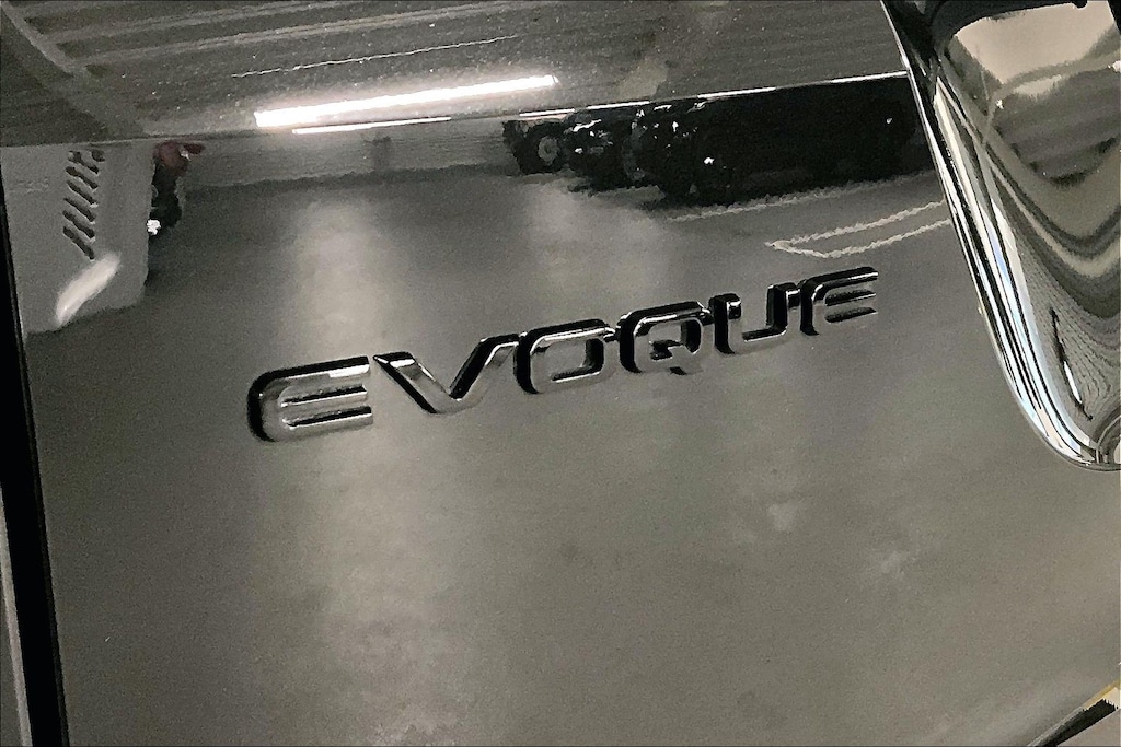 2024 Land Rover Range Rover Evoque Dynamic SE photo 2