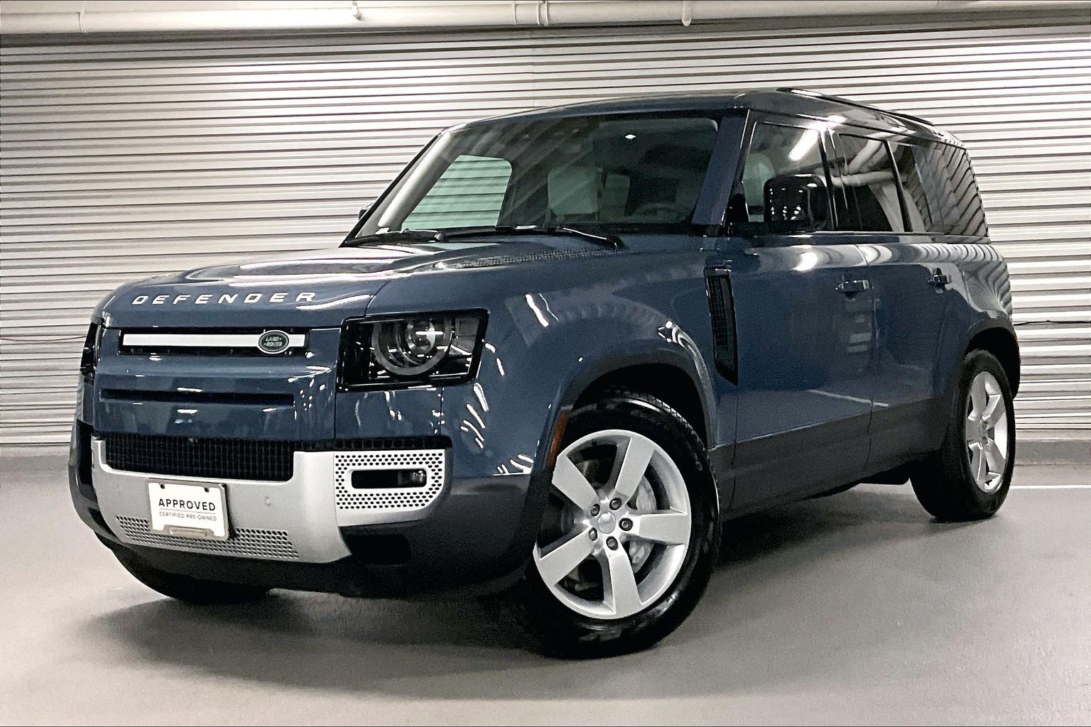 2025 Land Rover Defender 110 S P400's photo