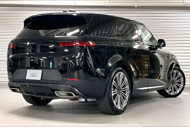 2026 Land Rover Range Rover Sport SE photo 4