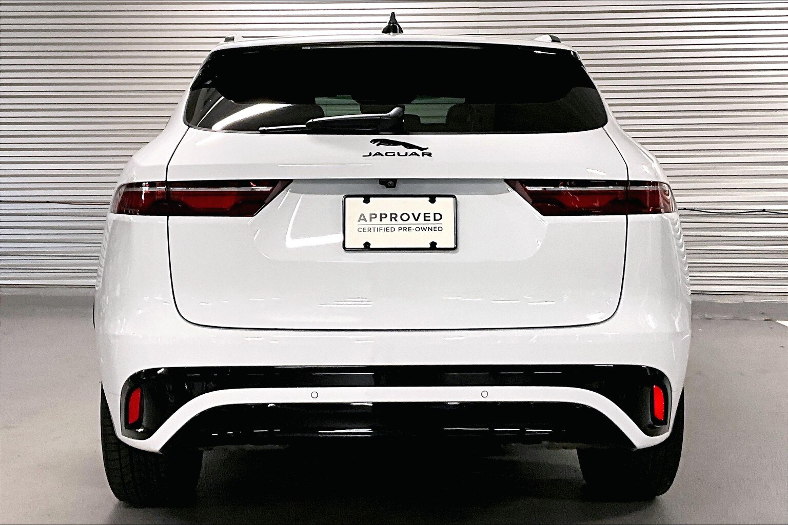 2025 Jaguar F-PACE P250 R-Dynamic S photo 3