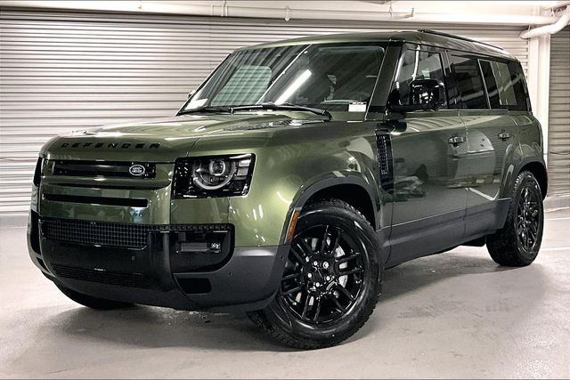 2026 Land Rover Defender S's photo