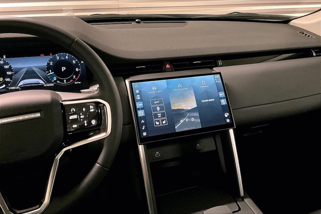 2025 Land Rover Discovery Sport S photo 4