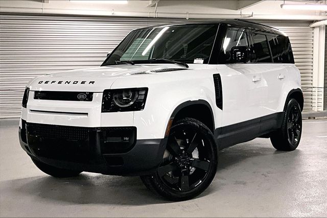 2026 Land Rover Defender S's photo